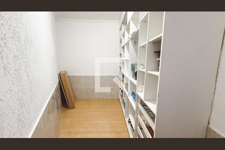 Closet Quarto 1 de casa à venda com 5 quartos, 180m² em Vila Basileia, São Paulo