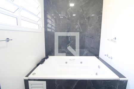 Banheira da suíte 1 de casa para alugar com 3 quartos, 380m² em Interlagos, São Paulo