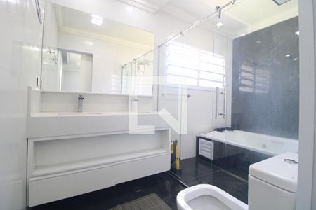 Banheiro da suíte 1 de casa para alugar com 3 quartos, 380m² em Interlagos, São Paulo
