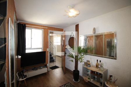 Sala de apartamento para alugar com 2 quartos, 45m² em Mário Quintana, Porto Alegre