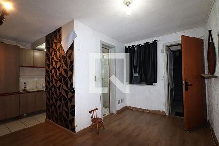 Sala de apartamento para alugar com 2 quartos, 45m² em Mário Quintana, Porto Alegre