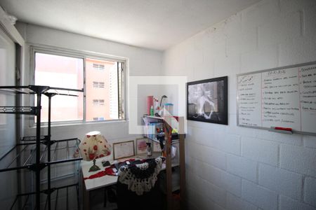 Quarto 1 de apartamento para alugar com 2 quartos, 45m² em Mário Quintana, Porto Alegre