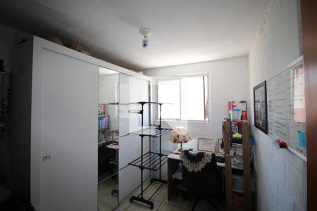 Quarto 1 de apartamento para alugar com 2 quartos, 45m² em Mário Quintana, Porto Alegre