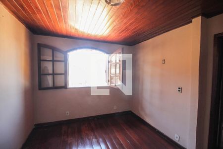 Casa para alugar com 3 quartos, 300m² em Centro, Belford Roxo