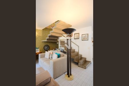 Escada da Sala de casa para alugar com 5 quartos, 216m² em Tatuapé, São Paulo