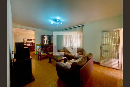 Casa para alugar com 3 quartos, 258m² em Jardim Presidente Dutra, Guarulhos