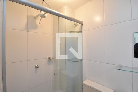 Banheiro de kitnet/studio para alugar com 1 quarto, 50m² em Mercês, Curitiba