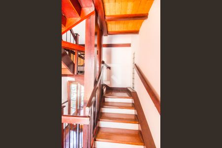 Escada de casa de condomínio para alugar com 5 quartos, 810m² em Alphaville Residencial Um, Barueri