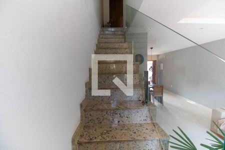Escada  de casa à venda com 3 quartos, 120m² em Santo Antônio, Niterói