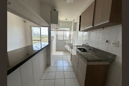Cozinha de apartamento à venda com 2 quartos, 60m² em Jardim Tupanci, Barueri