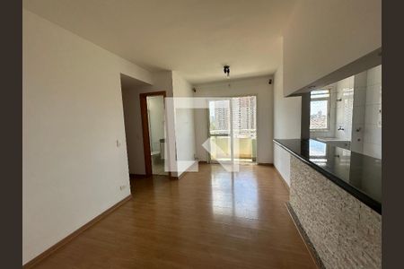 Sala de apartamento à venda com 2 quartos, 60m² em Jardim Tupanci, Barueri