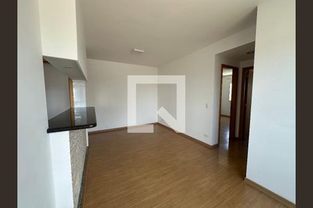 Sala de apartamento à venda com 2 quartos, 60m² em Jardim Tupanci, Barueri