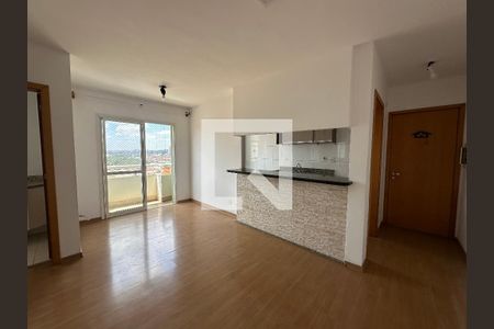 Sala de apartamento à venda com 2 quartos, 60m² em Jardim Tupanci, Barueri