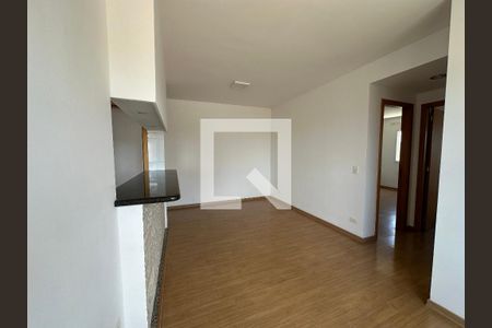Sala de apartamento à venda com 2 quartos, 60m² em Jardim Tupanci, Barueri