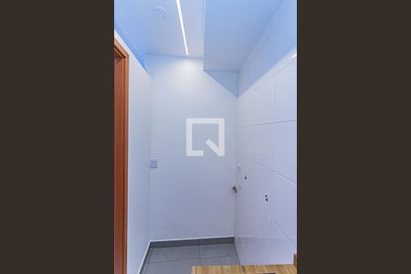 Sala, cozinha e área de serviço de apartamento para alugar com 1 quarto, 28m² em Vila Zat, São Paulo