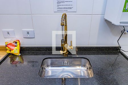 Sala, cozinha e área de serviço de apartamento para alugar com 1 quarto, 28m² em Vila Zat, São Paulo