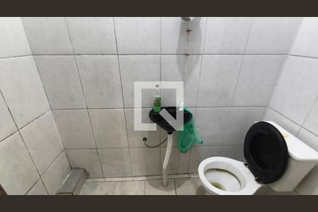 Banheiro de kitnet/studio para alugar com 1 quarto, 24m² em Ipiranga, São Paulo