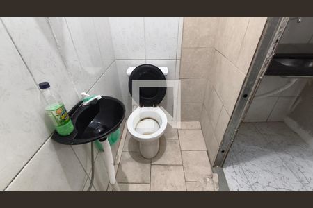 Banheiro de kitnet/studio para alugar com 1 quarto, 24m² em Ipiranga, São Paulo