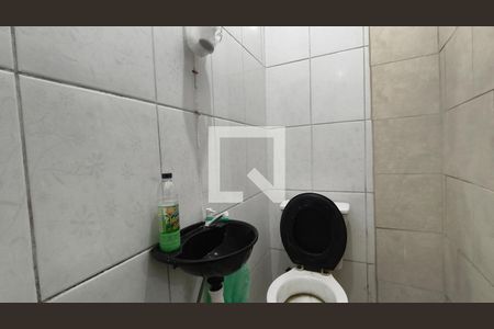 Banheiro de kitnet/studio para alugar com 1 quarto, 24m² em Ipiranga, São Paulo