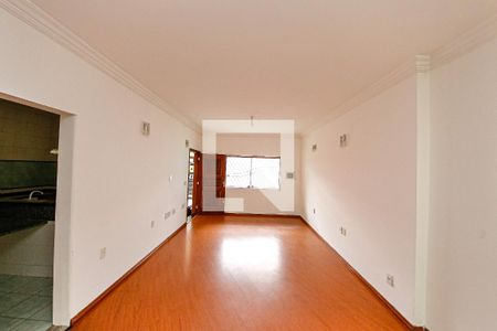 Casa para alugar com 6 quartos, 350m² em Vila Lucia, São Paulo