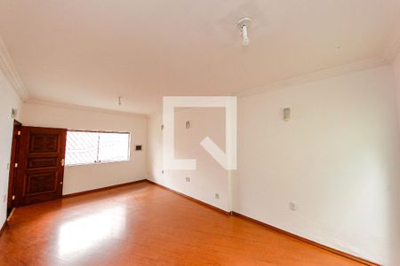 Casa para alugar com 6 quartos, 350m² em Vila Lucia, São Paulo