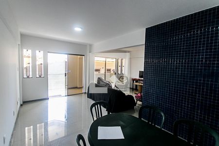 Sala de casa de condomínio para alugar com 3 quartos, 320m² em Itapuã, Salvador