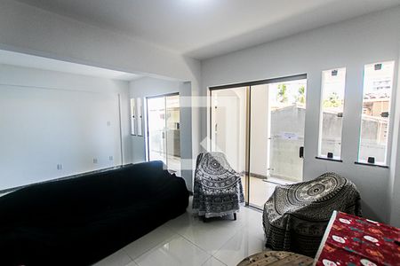 Sala de casa de condomínio para alugar com 3 quartos, 320m² em Itapuã, Salvador