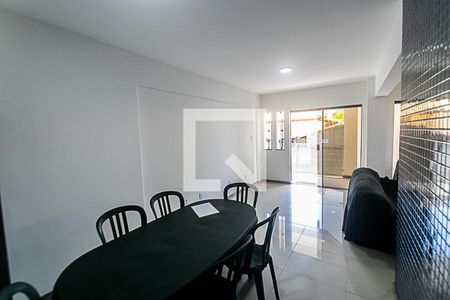 Sala de casa de condomínio para alugar com 3 quartos, 320m² em Itapuã, Salvador