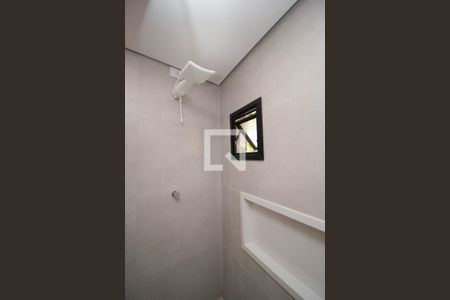 Banheiro Social de kitnet/studio para alugar com 1 quarto, 36m² em Alto de Pinheiros, São Paulo