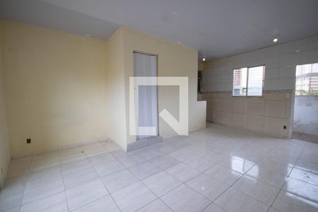 Sala/Quarto de kitnet/studio para alugar com 1 quarto, 40m² em Jacarepaguá, Rio de Janeiro