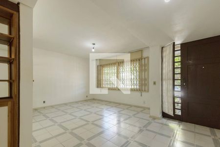 Sala de casa à venda com 5 quartos, 237m² em Rio Branco, Porto Alegre