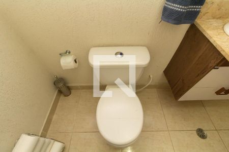 Lavabo de casa à venda com 3 quartos, 130m² em Vila Carmosina, São Paulo