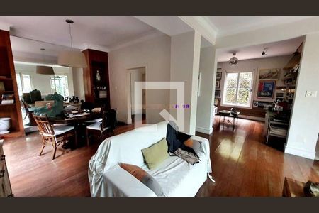 Casa à venda com 6 quartos, 400m² em Sumarezinho, São Paulo