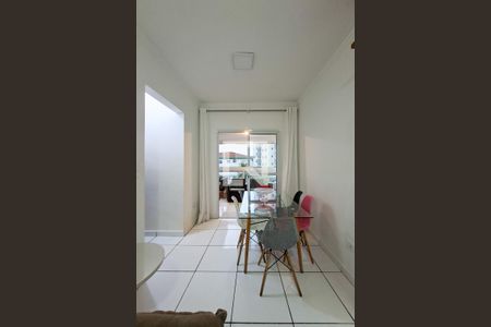 Sala de apartamento para alugar com 2 quartos, 75m² em Vila Caiçara, Praia Grande