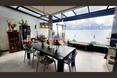 Casa à venda com 3 quartos, 260m² em Indianópolis, São Paulo