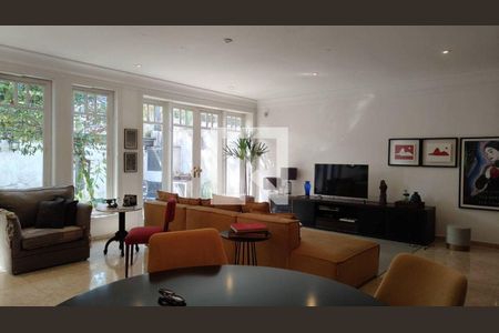 Casa à venda com 4 quartos, 379m² em Indianópolis, São Paulo