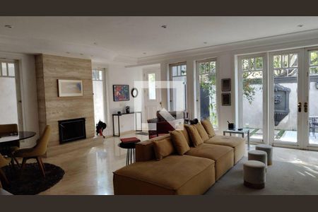 Casa à venda com 4 quartos, 379m² em Indianópolis, São Paulo