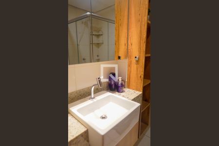 Banheiro de apartamento para alugar com 1 quarto, 55m² em Setor Oeste, Goiânia