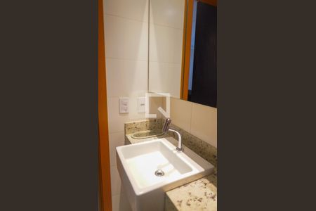 Banheiro de apartamento para alugar com 1 quarto, 55m² em Setor Oeste, Goiânia