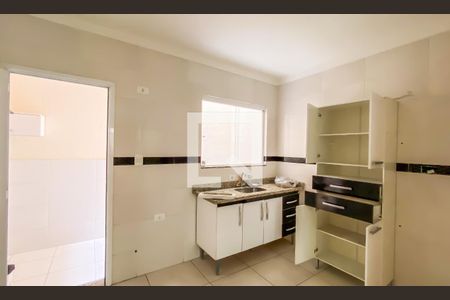 Sala/Cozinha de casa de condomínio para alugar com 2 quartos, 54m² em Vila Ponte Rasa, São Paulo