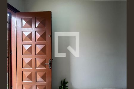 Entrada de casa para alugar com 4 quartos, 400m² em Vila dos Remedios, São Paulo