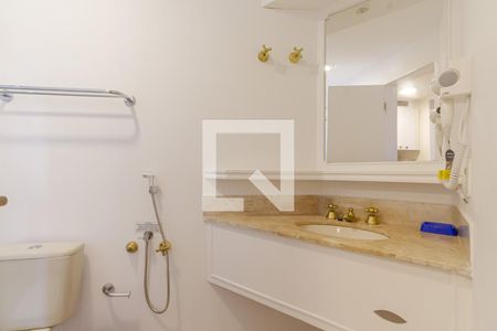 Banheiro de apartamento à venda com 1 quarto, 43m² em Jardim Paulistano, São Paulo