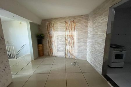 Sala de casa para alugar com 2 quartos, 100m² em Jardim Vinte E Cinco de Agosto, Duque de Caxias