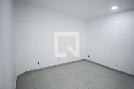 Sala 2 de casa para alugar com 2 quartos, 130m² em Parque Pinheiros, Taboão da Serra