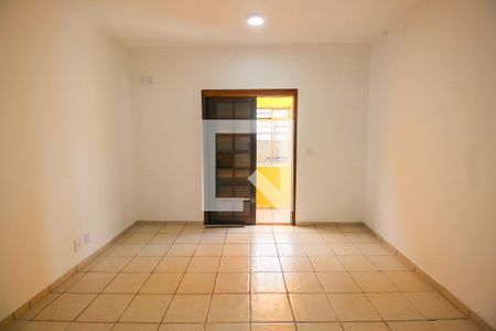 Quarto 1 de casa para alugar com 2 quartos, 130m² em Parque Pinheiros, Taboão da Serra