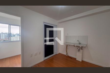 Sala e cozinha de apartamento para alugar com 2 quartos, 28m² em Vila das Belezas, São Paulo