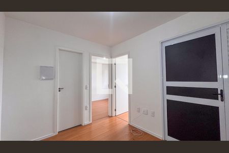 Sala e cozinha de apartamento para alugar com 2 quartos, 28m² em Vila das Belezas, São Paulo