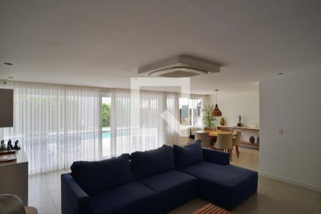 Sala de casa de condomínio à venda com 6 quartos, 543m² em Barra da Tijuca, Rio de Janeiro