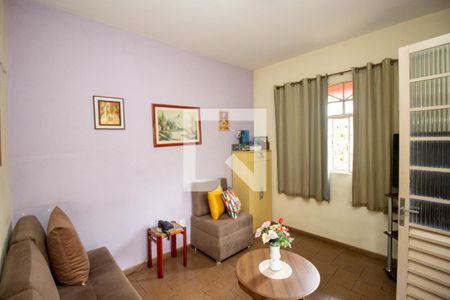 Sala de casa à venda com 3 quartos, 250m² em Nacional, Contagem