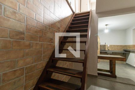 Escada de casa à venda com 3 quartos, 200m² em Cidade Industrial de Curitiba, Curitiba